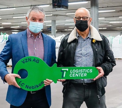 Schlüsselübergabe im Logistics Center Nebikon