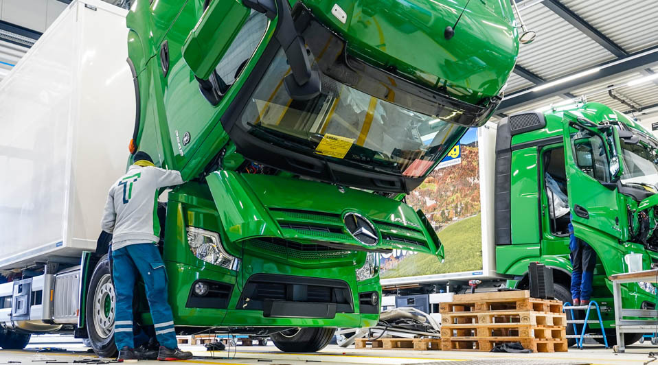 Automobil-Mechatroniker/-in & Automobil-Fachleute